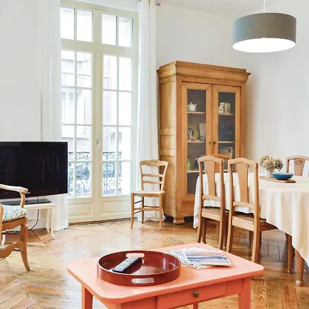 Appartamento 2 Bedroom Awesome In